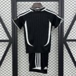 Real Madrid 2006-07 Away Kids Kit - Image 2