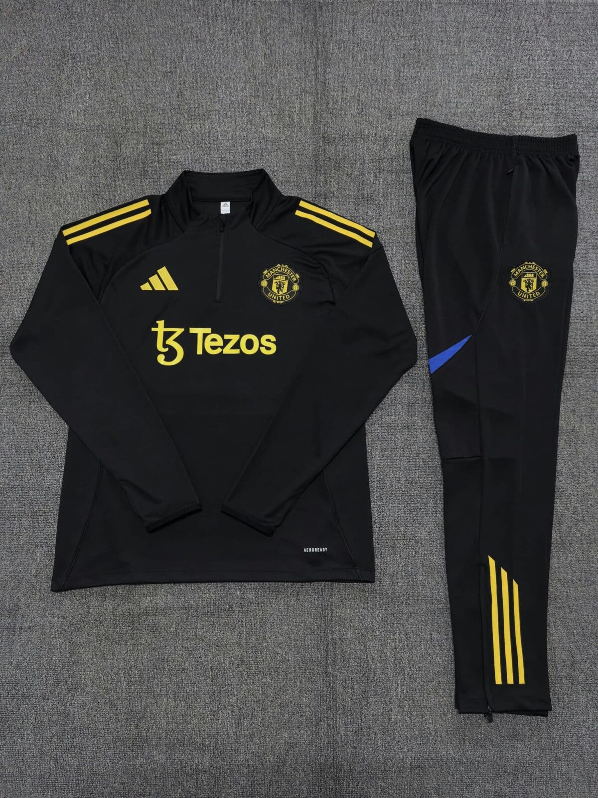 Manchester United 2025-26 Black Half Zip Long Sleeve Kids Training Kit - Image 2