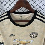 Manchester United 2019-20 Away Retro Jersey - Image 3