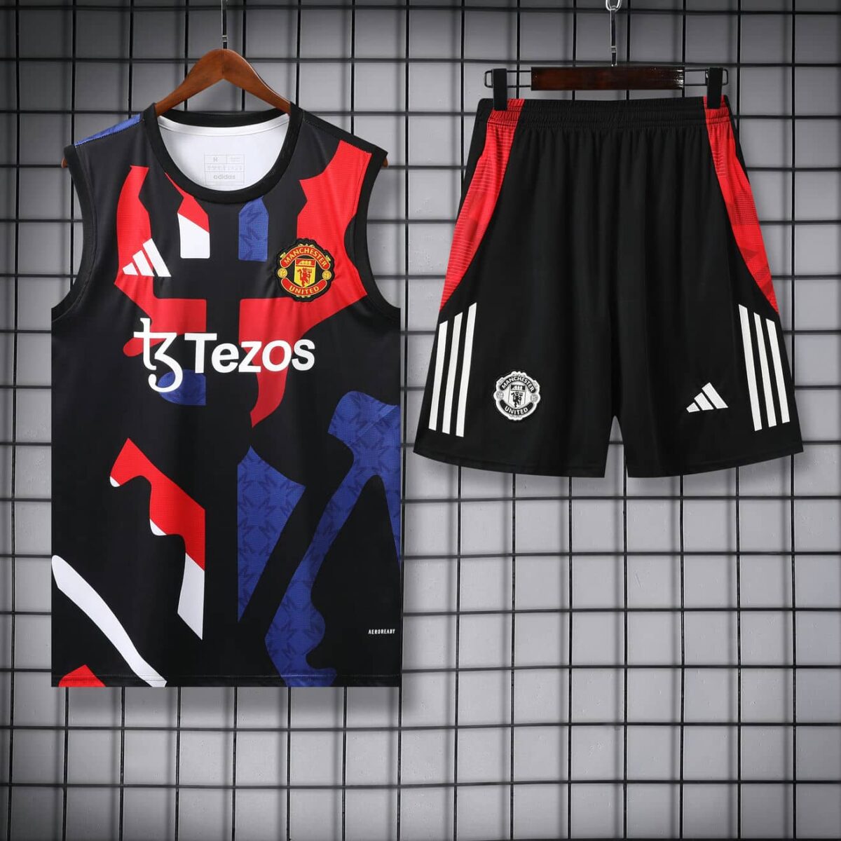 Manchester United 2025-26 Black Colorblock Vest Training Kit - Image 3