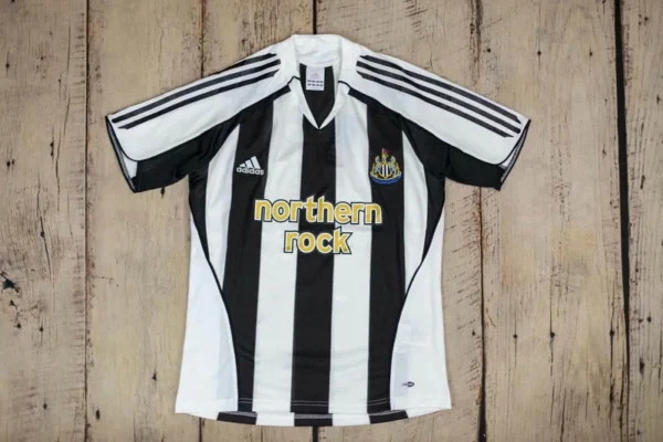 Newcastle United 2005-06 Home Retro Jersey