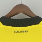 Real Madrid 2011-12 Yellow Goalkeeper Retro Jersey - Image 3