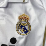 Real Madrid 2011-12 Home Kids Kit - Image 4