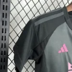 Inter Miami CF 2025-26 Away Kids Kit - Image 4