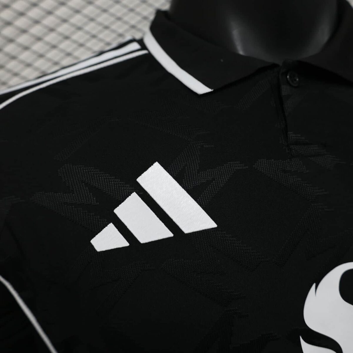 Manchester United 2025-26 Black White Trim Special Edition Jersey Player Version - Image 4