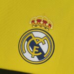 Real Madrid 2011-12 Yellow Goalkeeper Retro Jersey - Image 4