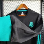 Real Madrid 2017-18 Away Retro Long Sleeve Jersey - Image 4