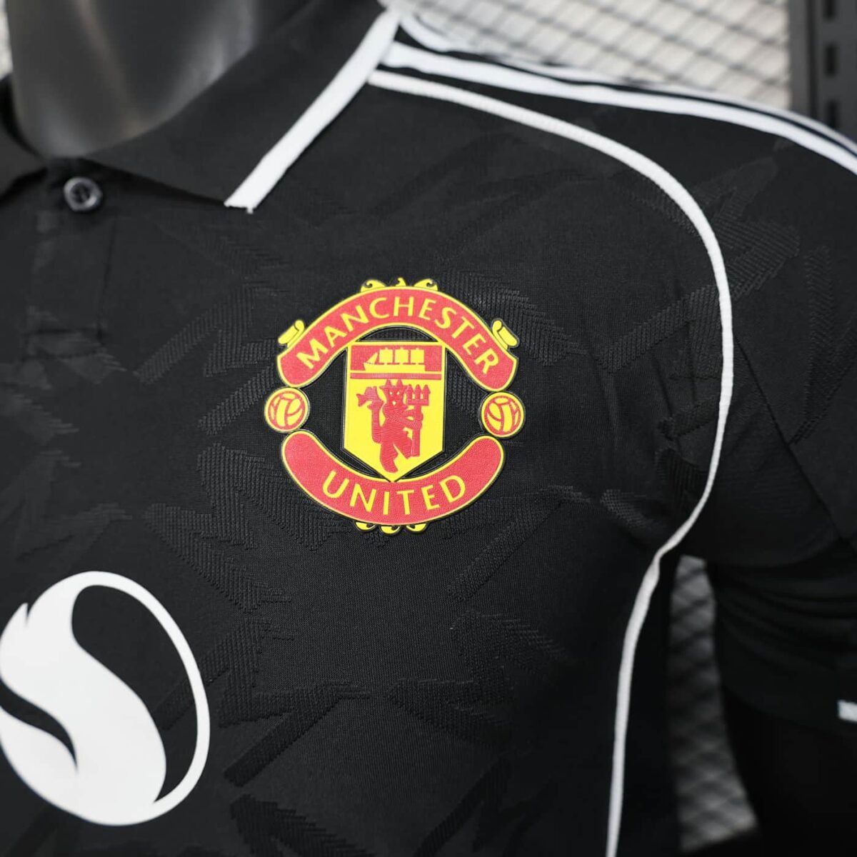 Manchester United 2025-26 Black White Trim Special Edition Jersey Player Version - Image 5