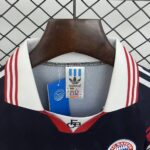 Bayern Munich 1997-99 Home Kids Kit - Image 6