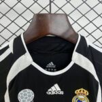 Real Madrid 2006-07 Away Kids Kit - Image 6