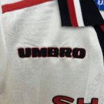 Manchester United 1997-98 Away Kids Kit - Image 7