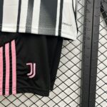 Juventus 2025-26 Home Kids Kit - Image 10