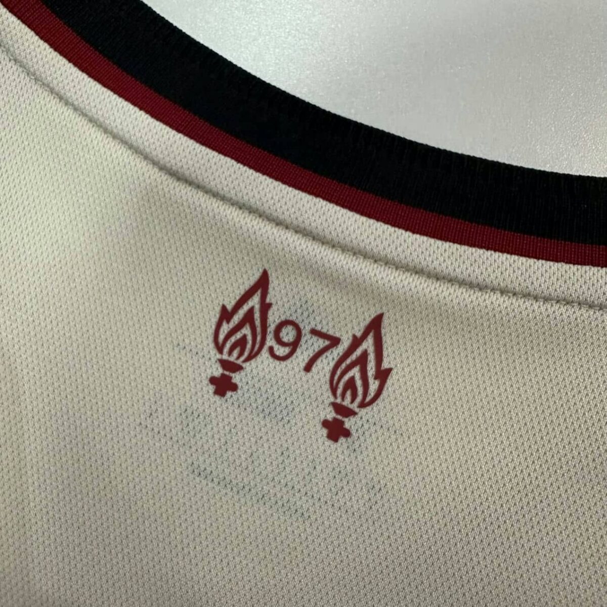 Liverpool 2025-26 Away Jersey Fan Version - Image 9