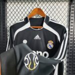 Real Madrid 2006-07 Second Away Retro Long Sleeve Jersey - Image 8