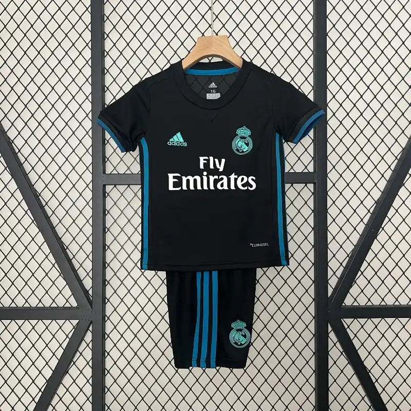 01-570.webp Real Madrid 2017-18 Away Retro Kids Kit - Image 1