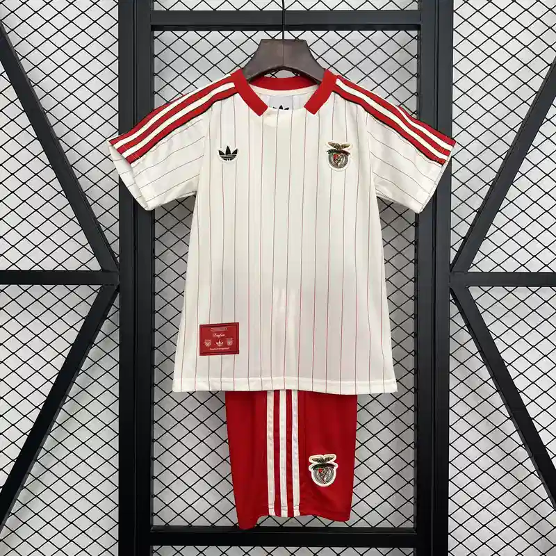 01-572.webp Benfica 2025-26 White Special Edition Retro Kids Kit - Image 1