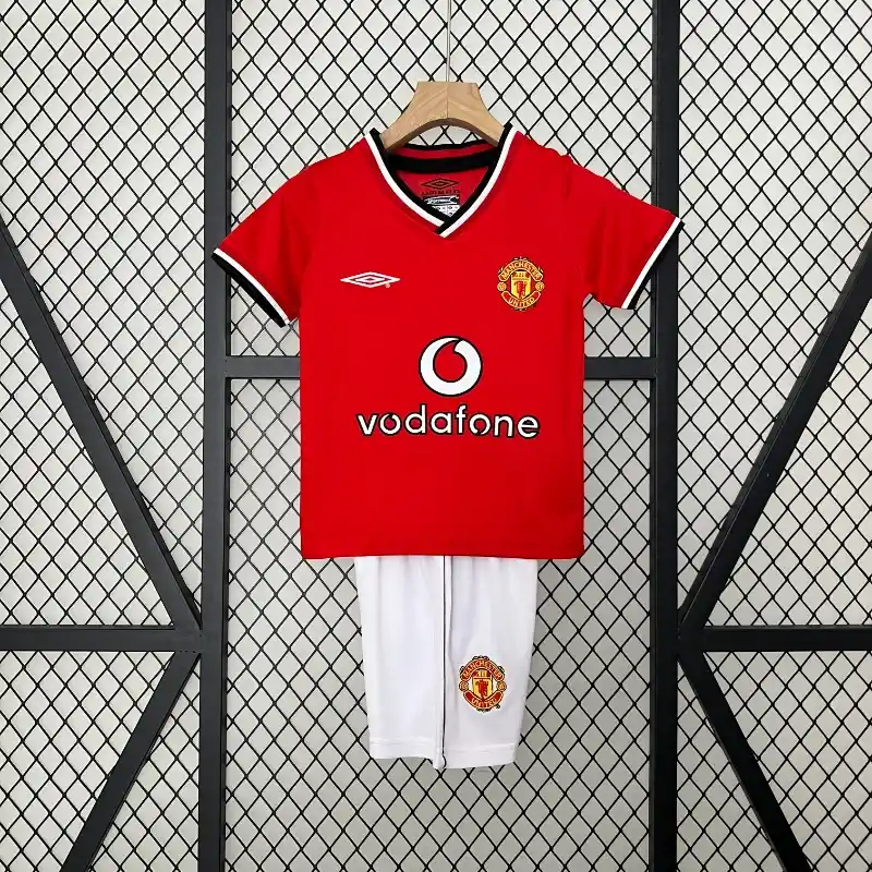01-582.webp Manchester United 2000-01 Home Retro Kids Kit - Image 1