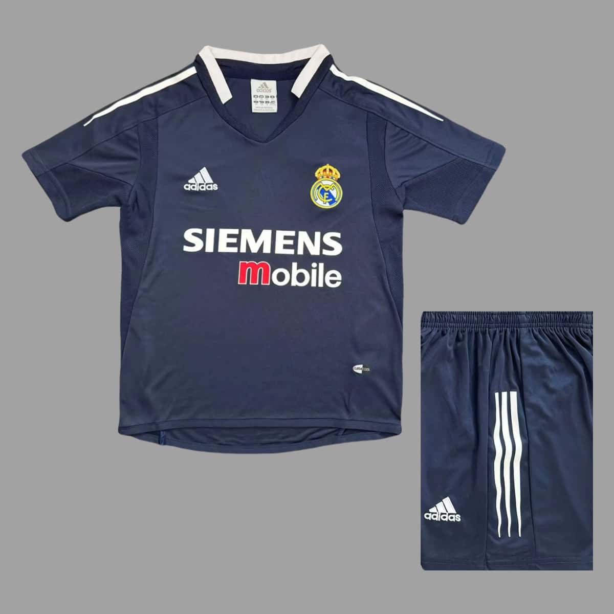 01-7070.jpg Real Madrid 2004-05 Away Retro Kids Kit - Image 1