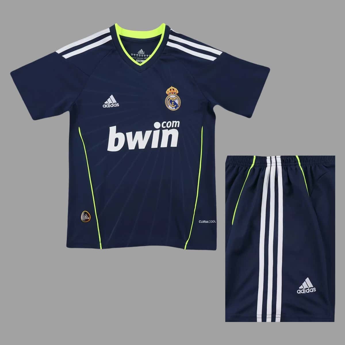 01-7077.jpg Real Madrid 2010-11 Away Retro Kids Kit - Image 1