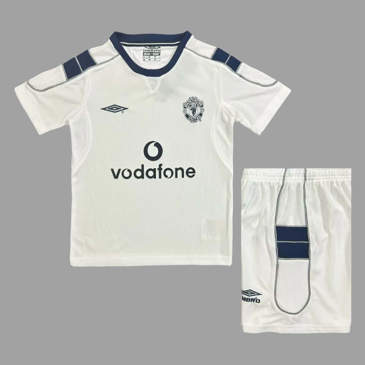 01-7165.jpg Manchester United 2000-01 Second Away Retro Kids Kit - Image 1