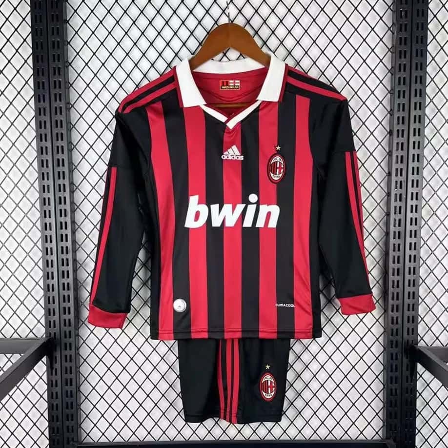01-7212.jpg AC Milan 2009-10 Home Long Sleeve Retro Kids Kit - Image 1