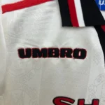 Manchester United 1997-98 Away Retro Kids Kit - Image 2