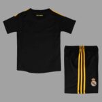Real Madrid 2011-12 Black Goalkeeper Retro Kids Kit - Image 2