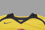 Arsenal 2005-06 Away Retro Kids Kit - Image 3