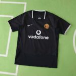 Manchester United 2003-04 Away Retro Kids Kit - Image 3