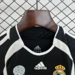 Real Madrid 2006-07 Away Retro Kids Kit - Image 4
