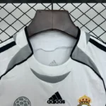 Real Madrid 2006-07 Home Retro Kids Kit - Image 4
