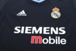 Real Madrid 2003-04 Away Retro Kids Kit - Image 4