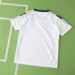 Manchester United 2000-01 Away Retro Kids Kit - Image 4