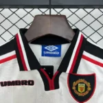 Manchester United 1997-98 Away Retro Kids Kit - Image 4