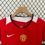 Manchester United 2005-06 Home Retro Kids Kit - Image 4