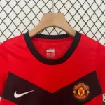 Manchester United 2009-10 Home Retro Kids Kit - Image 4