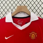 Manchester United 2010-11 Home Retro Kids Kit - Image 4