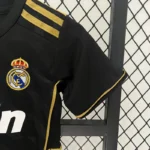 Real Madrid 2011-12 Away Retro Kids Kit - Image 5