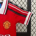 Manchester United 1998-99 Home Retro Kids Kit - Image 5
