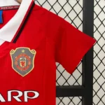 Manchester United 1999-00 Home Retro Kids Kit - Image 5