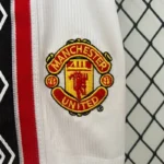Manchester United 1998-99 Home Retro Kids Kit - Image 6